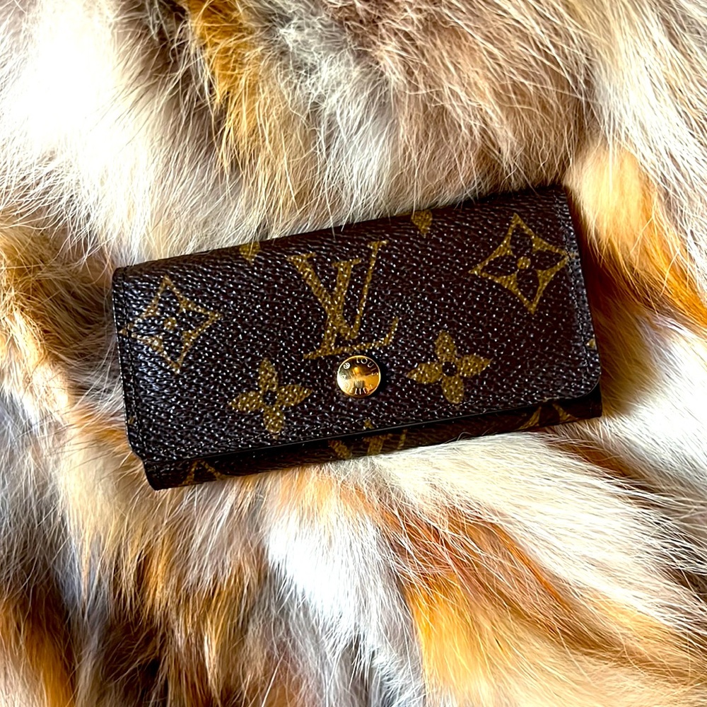 Louis Vuitton 4 Key Holder 🤎😻